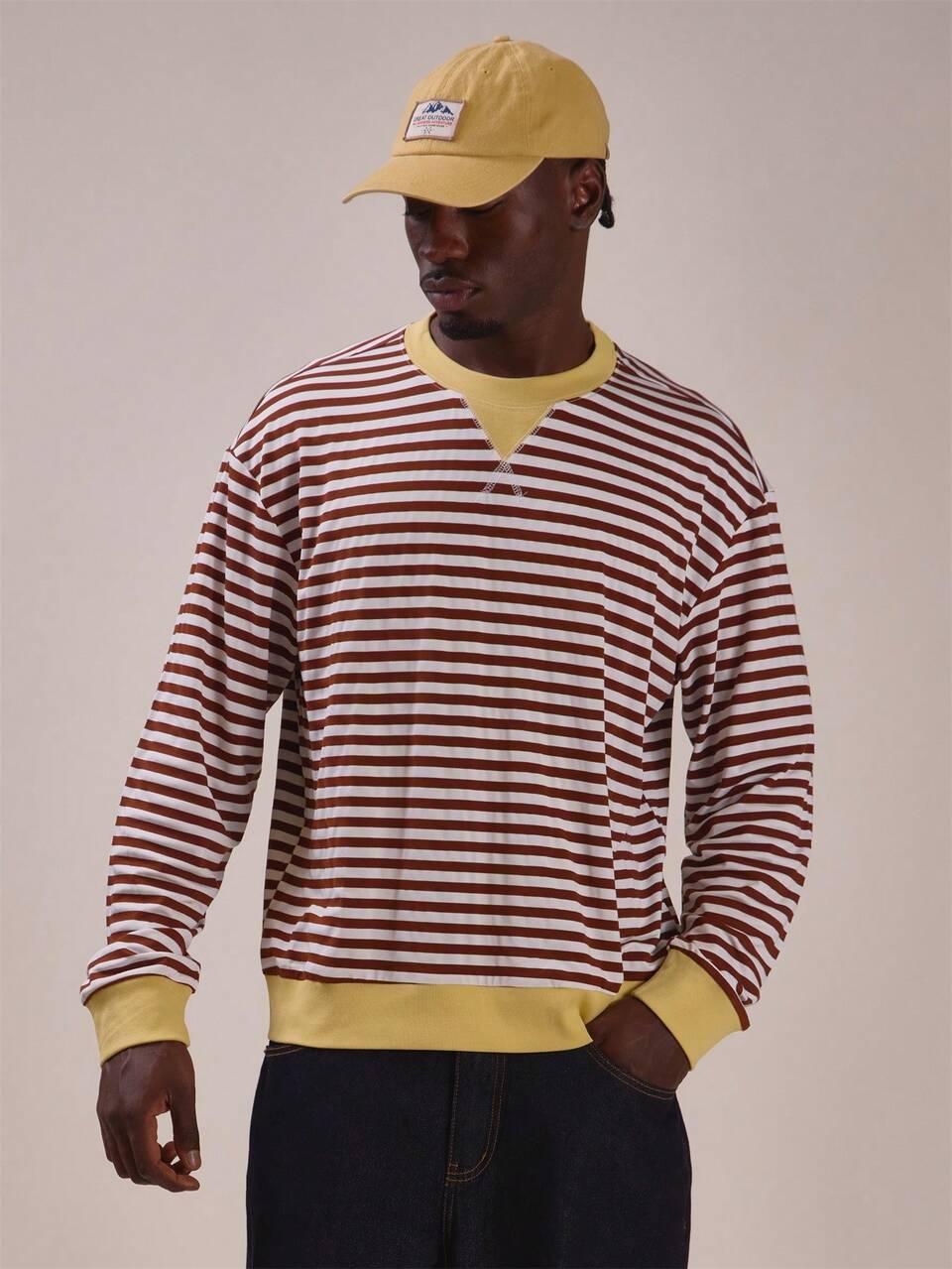 Maglione girocollo a righe con scollo a V e dettagli cuciti, essenziale per primavera ed estate