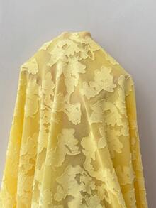 BrightlyHer 大尺碼花卉印花不對稱下擺喇叭袖上衣與純色長褲兩件套 - 淡黃色 - 查看 14