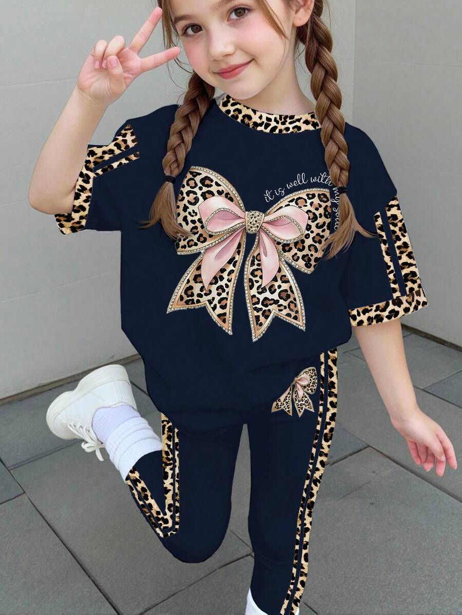 返校季 Y2K 美式復古豹紋粉色蝴蝶結印花 對比色運動條紋 少女簡約休閒短袖緊身褲兩件套 美式復古甜美休閒校園運動風 適合戶外野餐出遊街頭穿搭 - 彩色 - 查看 1