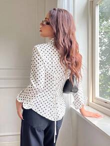 SHEIN EZwear 休閒極簡復古經典黑白波點印花女款修身長袖襯衫，前襟鈕扣設計，後腰繫帶，適合秋冬穿著 - 彩色 - 查看 4