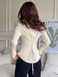 SHEIN EZwear 女款休閒修身長袖襯衫，腰部綁帶設計，條紋襯衫，女款通勤穿搭，女款秋冬服飾 - 彩色 - 查看 2