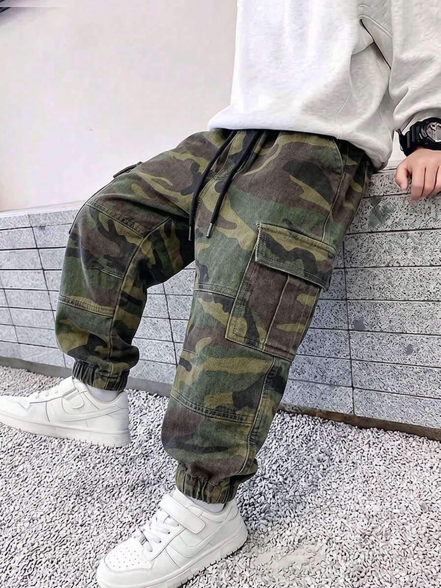 SHEIN 年轻男孩复古休闲街头时尚多口袋宽松舒适松紧腰带抽绳卷边牛仔工装裤 - 軍綠色 - 查看 1