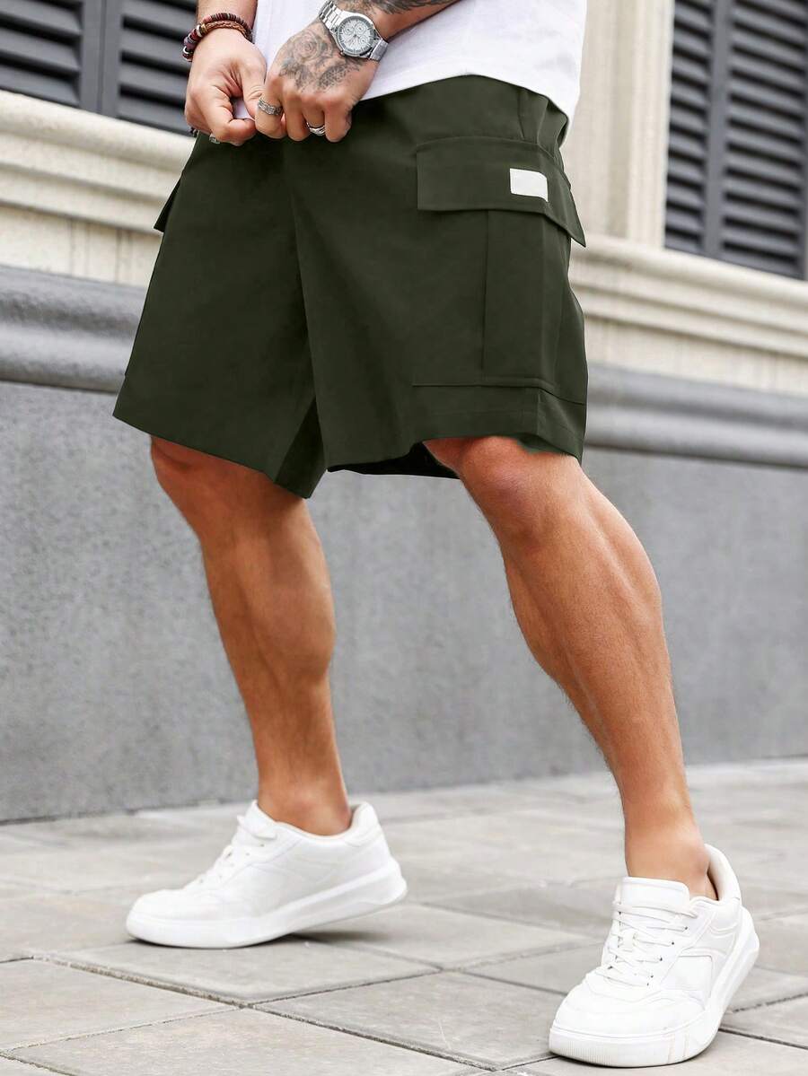 Manfinity Homme 大尺碼男士休閒百搭日常短褲 - 軍綠色 - 查看 1