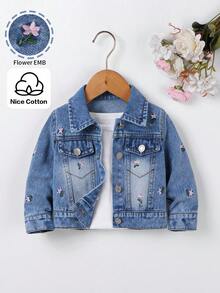 SHEIN Playful Pals 女嬰牛仔夾克外套，淺藍色水洗牛仔布搭配可愛花卉刺繡，翻領設計配金屬鈕扣，假胸袋附蓋片，適合春秋穿著，可搭配洋裝或T恤牛仔褲，適合日常上學、週末出遊及其他休閒場合，甜美可愛風格 - 淺色水洗藍 - 查看 3