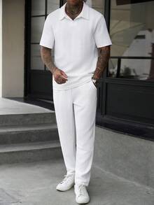Manfinity CasualCool 男士紋理布料成熟休閒短袖 Polo 衫與長褲套裝 - 白色 - 查看 6
