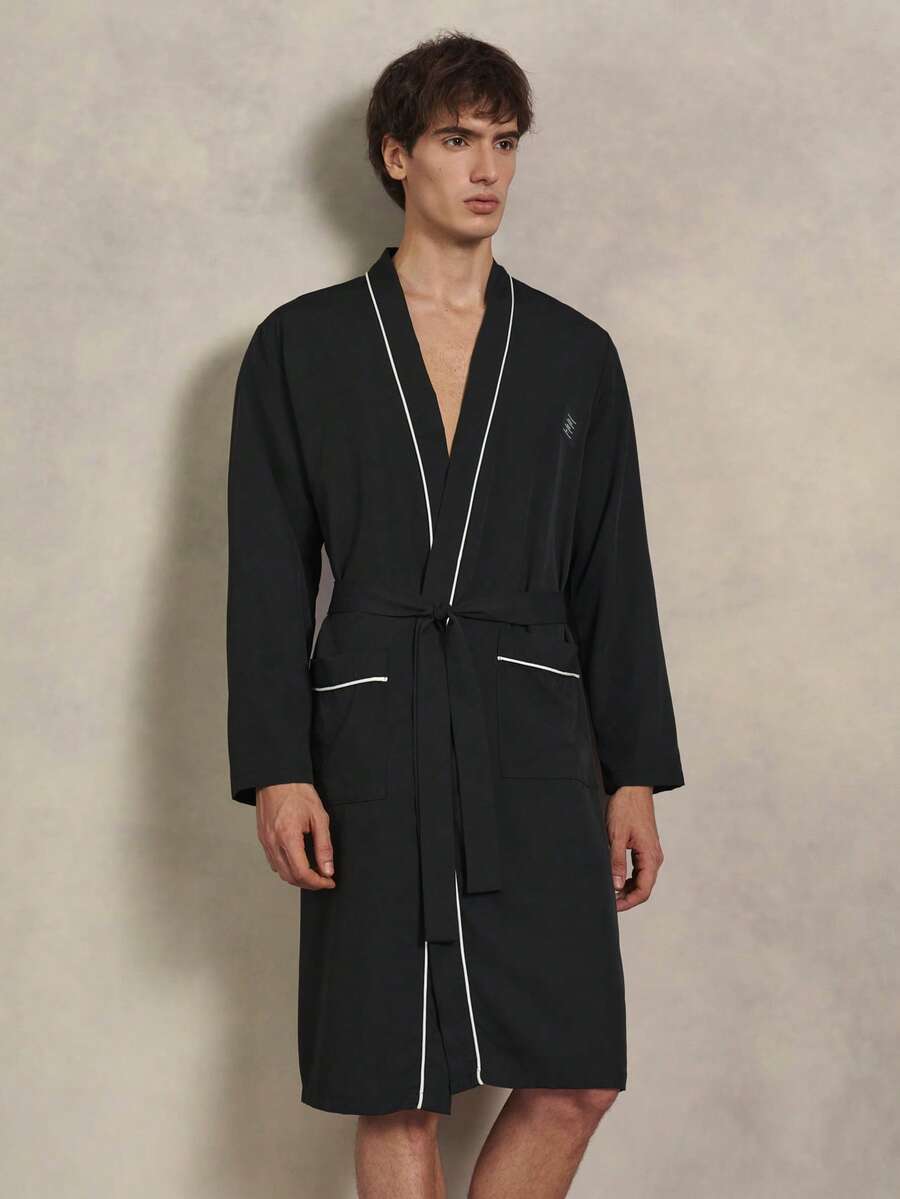 EverLounge Bata con cinturón, parche con letra y ribete de contraste para hombres, otoño e invierno - Negro - Ver 1