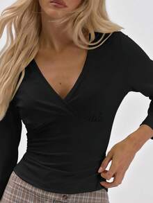 MUSERA Atasan Pas Badan Lengan Tiga Perempat Model V-Neck dengan Detail Kerut di Bagian Dada, Gaya Kasual Musim Panas untuk Sehari-hari, Gaya Y2K Lembut dan Sosial - Hitam - View 2
