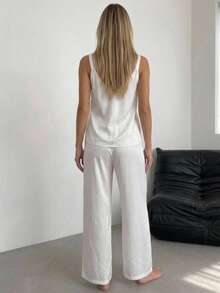 Livesso Conjunto de Pijama Feminino Elegante Minimalista de Verão com Top Regata de Cetim & Calça Longa - Branco - Visão 2