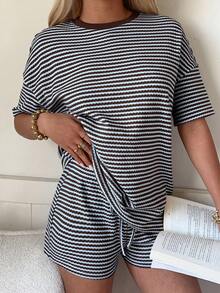 SHEIN EZwear 女款條紋圓領短袖T恤與短褲套裝 - 咖啡棕 - 查看 5