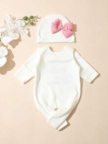 SHEIN 2件組新生女嬰攝影套裝 白色秋季 Hello World 刺繡連身褲 & 蝴蝶結帽子 趣味圖案拍照公主風套組 - 白色 - 查看 4