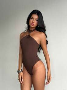 SHEIN Glamour Setelan Dua Potong: Bodysuit Model Halter Silang dengan Cincin Logam dan Rok Maxi Lurus dengan Detail Kerut di Pinggang, Pakaian Pesta Malam Wanita - Coffee Brown - View 6