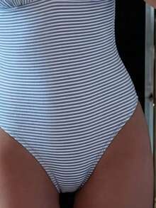 SHEIN Swim 2026春夏特款纯色露背吊带褶皱深V领修身优雅连体泳衣（女款） - 藍色 - 查看 5