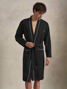 EverLounge Bata con cinturón, parche con letra y ribete de contraste para hombres, otoño e invierno - Negro - Ver 3