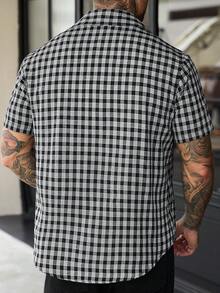 Manfinity CasualCool 男士格紋單排扣休閒通勤短袖襯衫 - 黑與白 - 查看 2