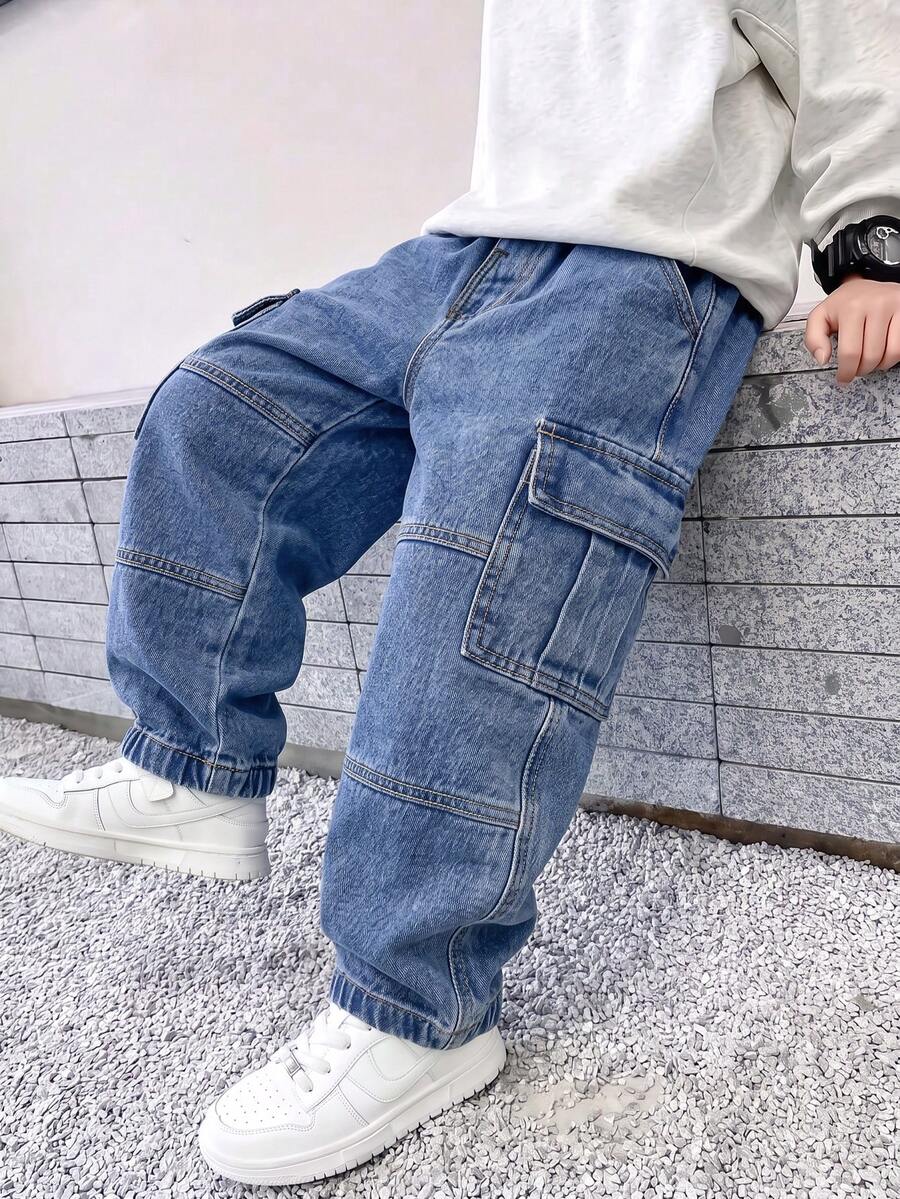 SHEIN Genkimix Kids 男童淺藍色牛仔工裝褲,冬季休閒日常穿著,彈性腰頭附可調節抽繩,腿部大口袋,寬鬆直筒版型 - 藍色 - 查看 1