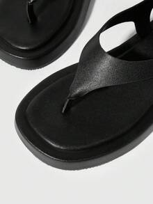 HighSole صنادل نسائية مريحة وكاجوال بنعل منصة وحزام وأصبع مربع، صيفية للاستخدام اليومي والتنقل، بتصميم بسيط بلون جملي، مناسبة للقدم الضيقة - أسود بو - مشاهدة 4