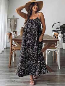 SHEIN VCAY Gaun Liburan Kasual Wanita Ukuran Besar dengan Motif Bunga Kecil, Tali Bahu Tipis, dan Kantong - Hitam dan Putih - View 3