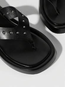 HighSole 鉚釘裝飾厚底涼鞋 寬鬆休閒舒適 海邊度假街拍風 - 黑色 - 查看 2