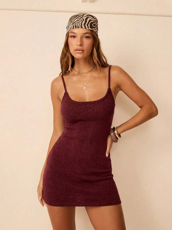 Aralina Gaun Mini Cami Rajut Burgundy Wanita dengan Tali Bahu Tipis, Bodycon, Tanpa Lengan, Seksi, Kasual, Cocok untuk Pesta, Kencan, Liburan, Musim Panas, Gugur, dan Musim Dingin.