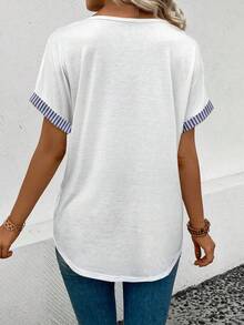 SHEIN LUNE 女款春夏新款熱銷牛仔色小愛心印花休閒百搭條紋拼接T恤 - 白色 - 查看 2