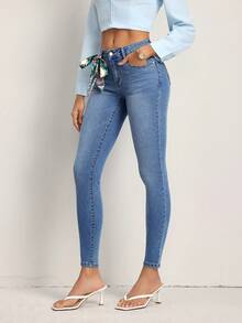 SHEIN Tall بنطلون جينز نسائي قصير بقصة ضيقة وجيوب بأزرار بأسلوب شارع مثير - الأزرق - مشاهدة 3