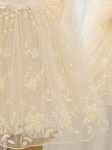 SHEIN Glamorique Kids 優雅香檳色花童禮服，無袖3D花卉刺繡公主長裙，附長款網紗披肩，適用婚禮、生日派對，秋冬款 - 香檳色 - 查看 9