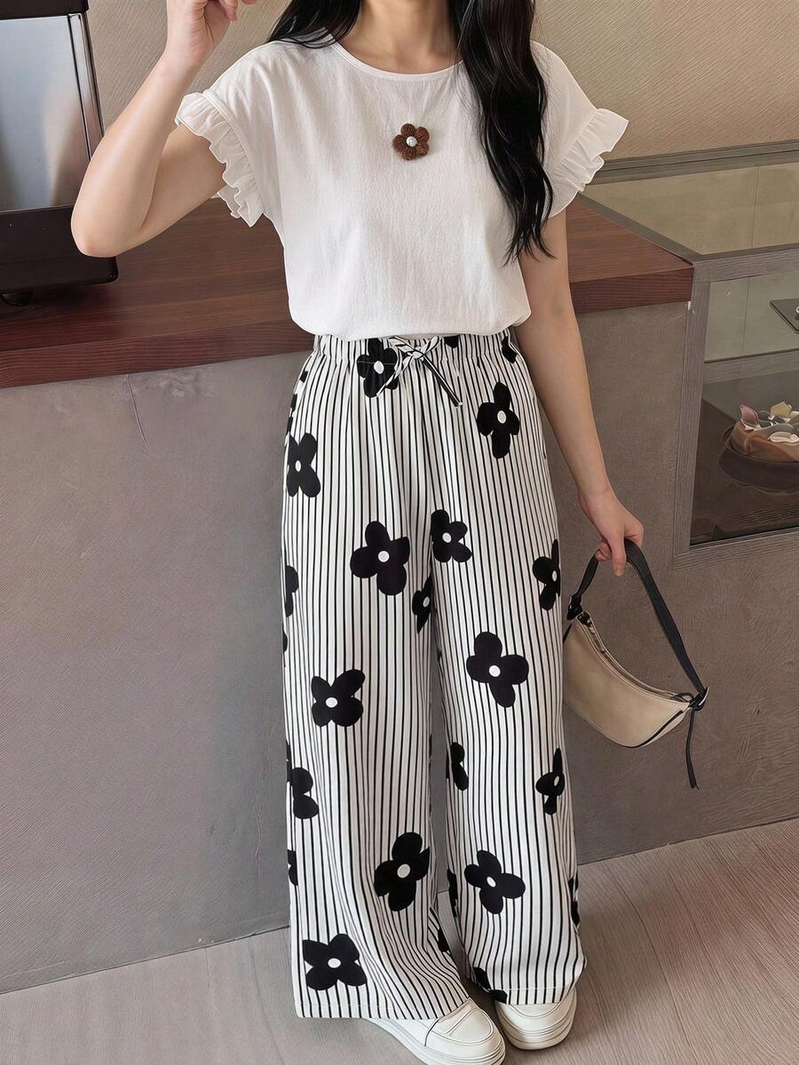 SHEIN Tween女孩套裝,白色花卉印花圓領短袖T恤搭配條紋花卉印花直筒長褲,休閒套裝,適合日常穿著與休閒度假 - 黑與白 - 查看 1