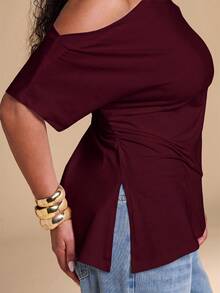 SHEIN BAE CURVE 大尺碼女款純色不對稱領修身百搭休閒上衣 - 酒紅色 - 查看 8