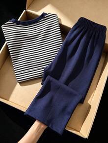 SHEIN 2件組基礎休閒慵懶純色套裝，馬匹印花，不對稱下擺，圓領短袖T恤，白色與棕色紋理直筒長褲 - 寶藍色 - 查看 2
