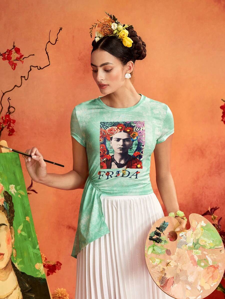Glamance Frida Kahlo X SHEIN 修身高彈短袖荷葉邊抓褶上衣 T-shirt,優雅成熟休閒性感,適合外出、工作、辦公室、日常、派對、生日、度假、中東旅行、海灘、泳裝、夜晚外出、波希米亞風、夏季 - 綠色 - 查看 1