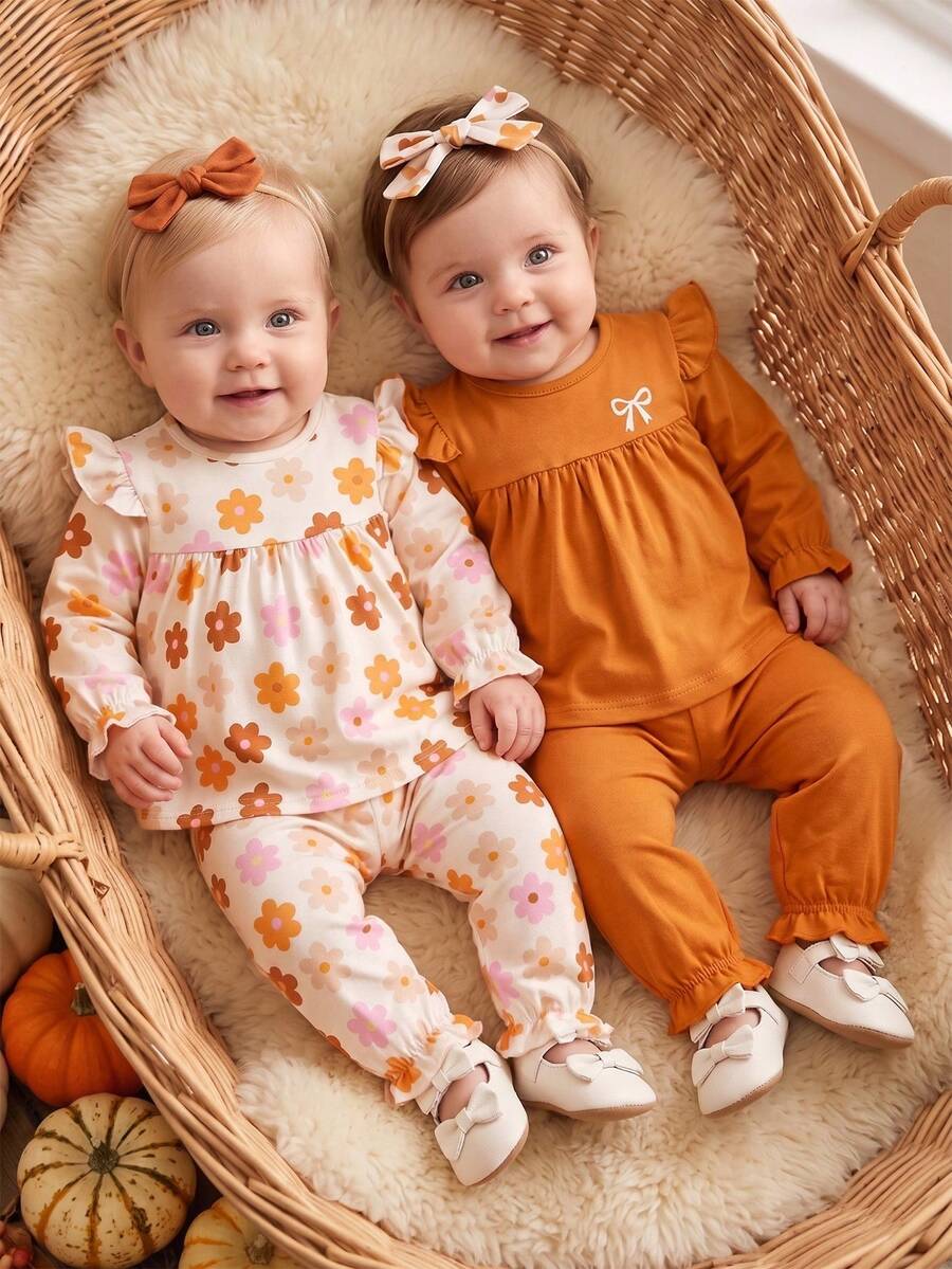 SHEIN Vintaside Kids 2套女嬰春秋套裝,純色與滿版印花圓領長袖荷葉肩設計搭配長褲,花卉滿版印花圓領長袖荷葉肩設計搭配長褲,4件套,舒適休閒可愛風 - 橘色 - 查看 1