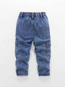 SHEIN Genkimix Kids 男童淺藍色丹寧工裝褲，冬季休閒日常穿著，彈性腰頭附可調抽繩，大口袋，寬鬆直筒版型 - 中等水洗藍 - 查看 3