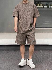 SHEIN 兒童青少年男孩休閒舒適寬鬆灰色背心與灰色運動長褲套裝，Y2K風格，基礎上衣與下裝，夏季短褲，夏季穿搭，夏季衣著，男孩套裝兒童套裝，適合春/夏，外出，情人節，約會，旅行，度假，家庭聚會，返校，婚禮，晚會，運動，生日派對 - 咖啡棕 - 查看 1