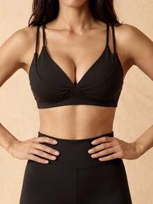 Silquee Women's Solid Color Minimalist Everyday Sports Bra - Black - View 6