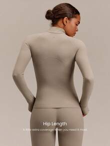 GLOWMODE FeatherFit™ Slim-It Streamline Performance Chaqueta de Manga Larga con Cremallera y Bolsillos Seguros para Yoga de Bajo Impacto, Pilates y Uso Diario en Primavera y Verano - Caqui - Ver 2