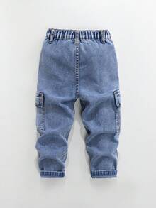 SHEIN Genkimix Kids 男童淺藍色牛仔工裝褲，冬季休閒日常穿著，彈性腰頭附可調節抽繩，腿部大口袋，寬鬆直筒版型 - 藍色 - 查看 2