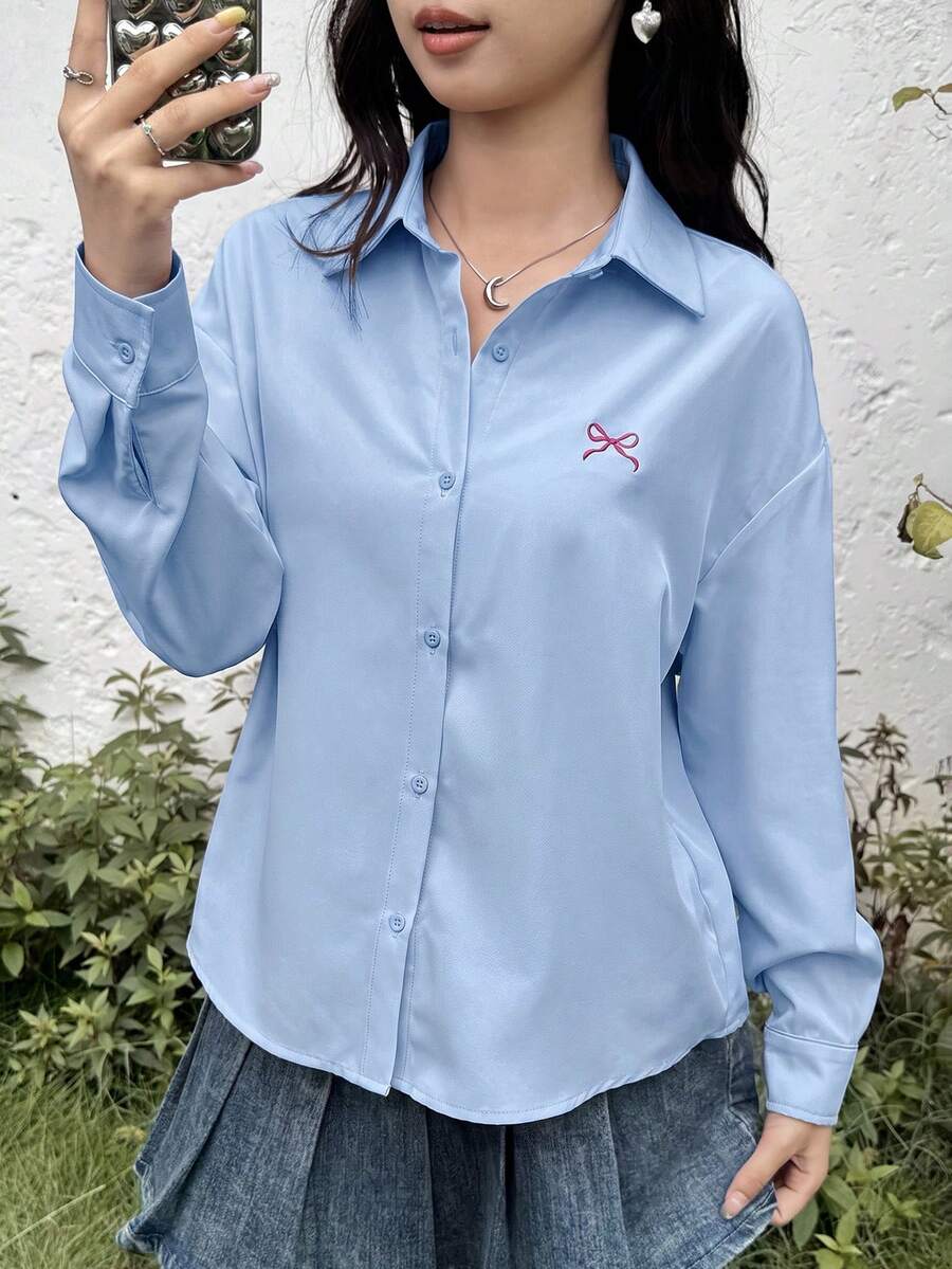 SHEIN 青少年女孩寬鬆休閒簡約舒適翻領刺繡蝴蝶結圖案長袖冬季襯衫返校穿搭 - 藍色 - 查看 1