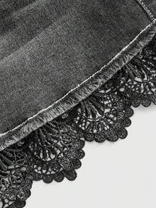 ROMWE Rok Denim Wanita Model Y2K Vintage Washed Ultra Low Waist dengan Ujung Berumbai dan Desain Renda Kontras - Hitam - View 4