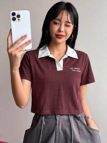 DAZY 女款夏季白色與紅色拼接配色短版 Polo 衫，休閒寬鬆街頭戶外短版上衣，字母圖案印花短袖 T-shirt - 酒紅色 - 查看 6