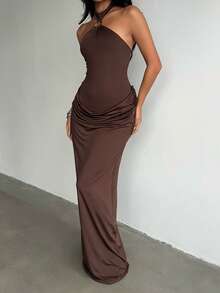 SHEIN Glamour Setelan Dua Potong: Bodysuit Model Halter Silang dengan Cincin Logam dan Rok Maxi Lurus dengan Detail Kerut di Pinggang, Pakaian Pesta Malam Wanita - Coffee Brown - View 7