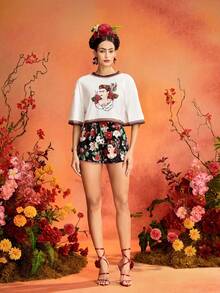 Glamance Frida Kahlo X SHEIN Portrait & Floral Print White Short Sleeve Cropped Loose Fit T-Shirt And Elastic Waist Shorts, Elegant Mature Cute Casual Sexy Outfit For Going Out, Work, Office, Daily Wear, Party, Birthday, Vacation, Middle East Travel, Beach, Swimwear, , Night Out, Bohemian, Back To School, Summer - White - View 6