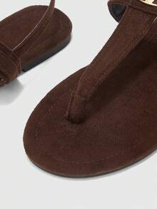 CUCCOO BIZCHIC American Retro Style Brown Frosted Leather Flat Sandals, Metal Buckle Embellished T-Strap Rear Tripple Toe Sandals, Daily Commuting Versatile Models - Brown - View 4