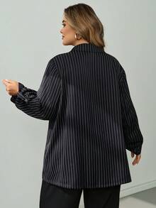 SHEIN CURVE+ 大尺碼女款條紋翻領長袖休閒夾克，秋冬款 - 黑與白 - 查看 2