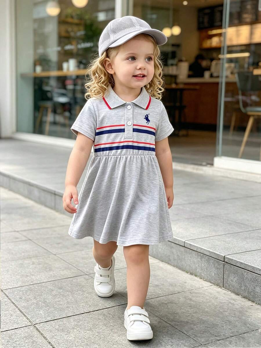 SHEIN Playful Pals 1件女嬰幼兒夏季可愛學院風條紋羅紋領短袖Polo A字洋裝,適合夏秋穿著,休閒派對穿搭 - 藍白色 - 查看 1