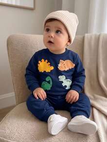 SHEIN Playful Pals طقم سويت شيرت وبنطلون رياضي بطبعة ديناصور للأولاد الرضع - متعدد الألوان - مشاهدة 4