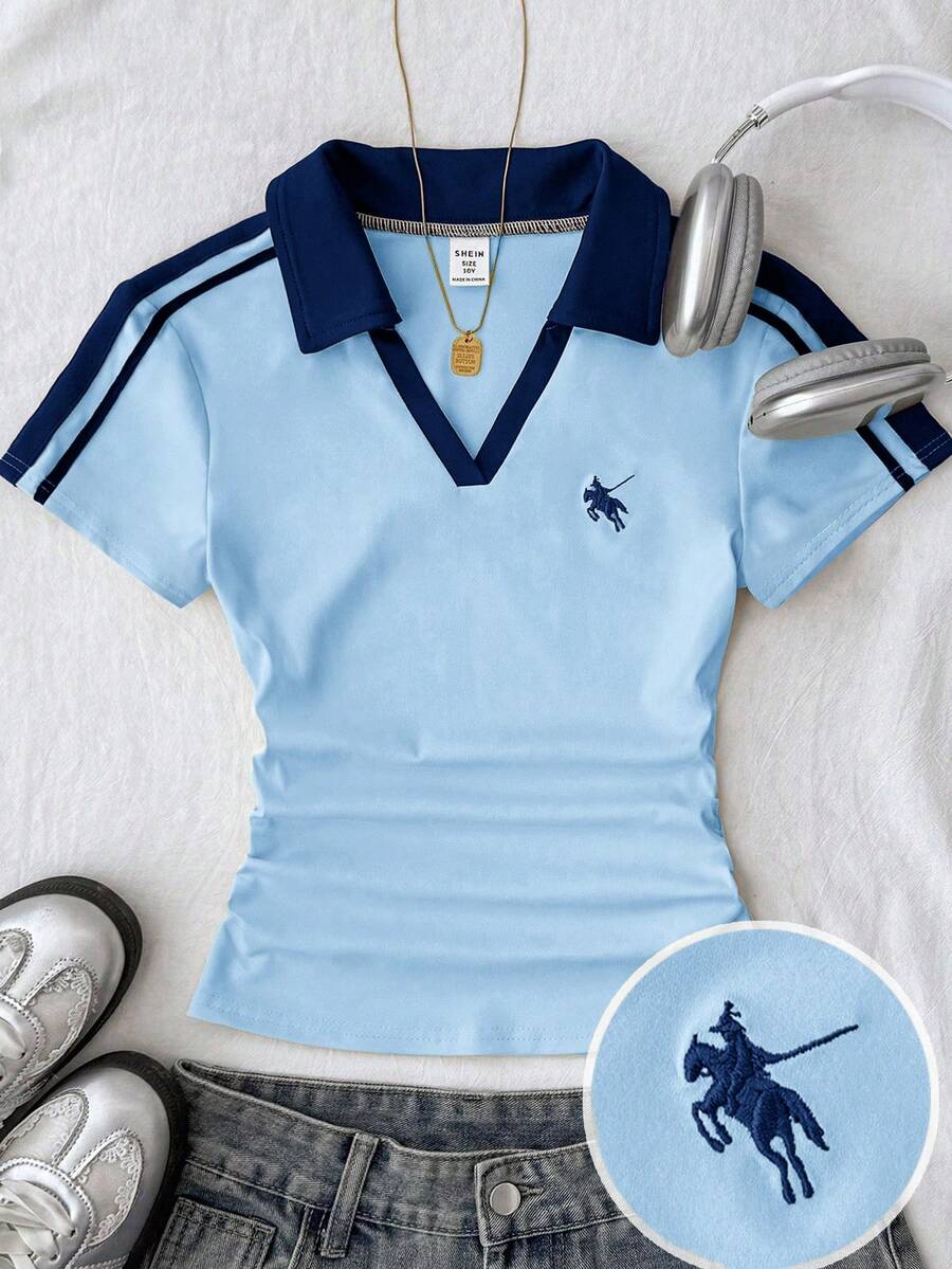 SHEIN 青少年女孩奶油黃與棕色拼色 Polo 領針織休閒對比飾邊修身收腰 T 恤,附小 Logo 刺繡 - 藍色 - 查看 1
