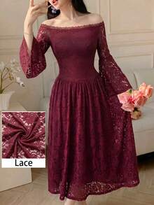 Modelyn Vestido Longo Feminino com Ombros à Mostra em Renda Cor Vinho Tinto. Vestido Longo com Ombros à Mostra em Renda Xadrez, Adequado para Eventos Formais ou Encontros. Elegante para o Outono. - Vinho - Visão 4