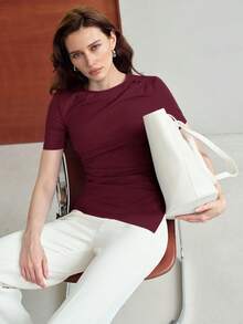 MOTF PREMIUM KAOS LENGAN PENDEK KATUN MUSIM SEMI/PANAS DENGAN LEHER BULAT, HEM ASIMETRIS, DAN PINGGANG BERKERUT - Burgundy - View 6