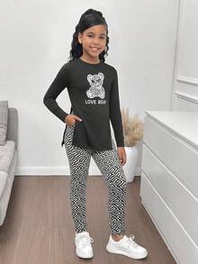 SHEIN Tween Girl 運動休閒針織熊圖案長袖開衩下擺上衣與幾何圖案內搭褲套裝，黑白配色 - 黑色 - 查看 4