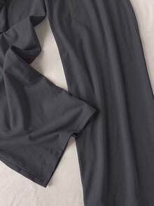 SHEIN 青少年女孩休閒日常百搭舒適寬鬆圓領短袖印花T恤與長褲套裝，夏季運動與外出穿搭，柔軟針織風格，適合度假、旅行、學校、校園、大學及其他場合。KIDS - 灰色 - 查看 5